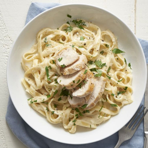 CLASSIC CHICKEN ALFREDO PASTA